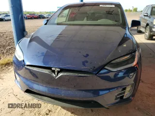 2016 Tesla Model X 70D z VIN 5YJXCBE22GF003067, wystawiony jako Copart lot #56051345 z przebiegiem 126 113 mil mil oraz Szkody całkowita. Historia ofert i sprzedaży dostępna na DreamBid. Obrazek 5.