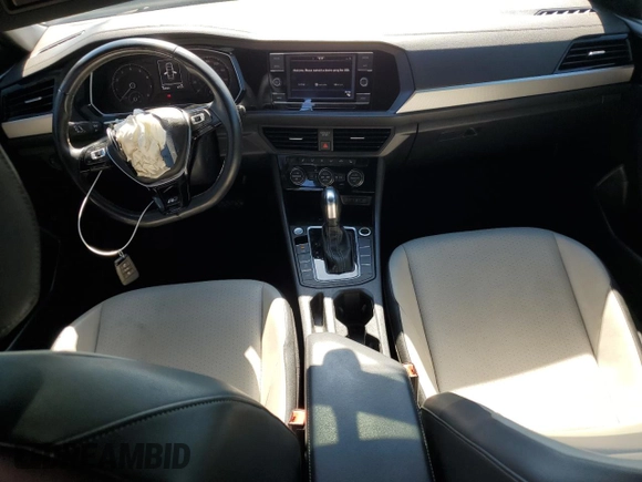 2020 Volkswagen Jetta S z VIN 3VWCB7BU5LM040587, wystawiony jako Copart lot #57088075 z przebiegiem 104 585 mil mil oraz Nie do naprawy • Non repairable. Historia ofert i sprzedaży dostępna na DreamBid. Obrazek 8.