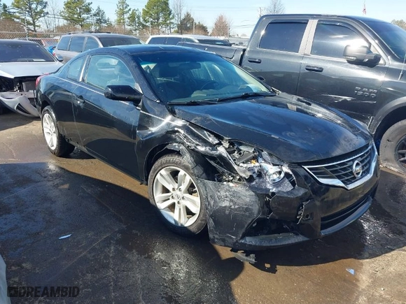 2013 Nissan Altima 2.5 S with VIN 1N4AL2EP0DC137365, listed as a IAAI auction lot 41673131 with 116,267 mi miles. Bid and sale history available at carsss.com. Image 1.