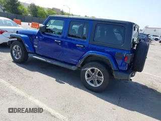 2018 Jeep Wrangler Unlimited Sahara z VIN 1C4HJXEG2JW211116, wystawiony jako IAAI lot #42250718 z przebiegiem 67 771 mil mil oraz . Historia ofert i sprzedaży dostępna na DreamBid. Obrazek 3.