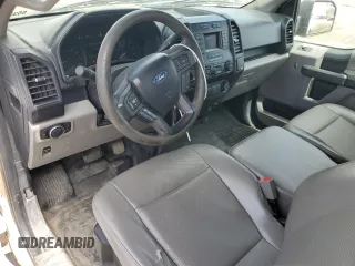 2020 Ford F-150 XL z VIN 1FTMF1CB8LKD34255, wystawiony jako Copart lot #52932575 z przebiegiem 153 823 mil mil oraz Czysty tytuł • Clean title. Historia ofert i sprzedaży dostępna na DreamBid. Obrazek 8.