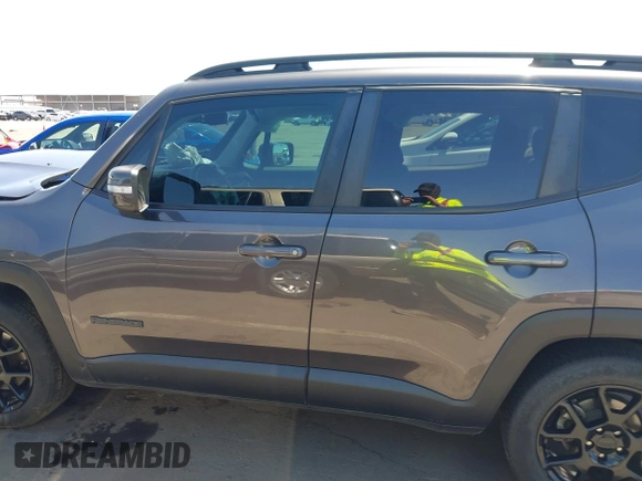 2020 Jeep Renegade Latitude with VIN ZACNJABB7LPL12187, listed as a IAAI auction lot 42304621 with 77,446 mi miles and . Bid and sale history available at DreamBid. Image 14.
