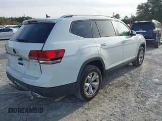 2018 Volkswagen Atlas SE with VIN 1V2DR2CA6JC526557, listed as a IAAI auction lot 41420788 with 135,149 mi miles and . Bid and sale history available at DreamBid. Image 4.
