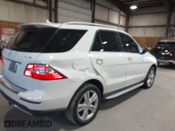 2015 Mercedes-Benz M 350 with VIN 4JGDA5HB3FA492815, listed as a IAAI auction lot 41976237 with 181,940 mi miles and . Bid and sale history available at carsss.com. Image 17.