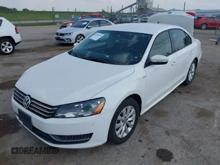 2014 Volkswagen Passat S с VIN 1VWAT7A34EC061268, выставлен на аукционе IAAI как лот 42288756 с пробегом 104 477 миль миль и . История ставок и продаж доступна на DreamBid. Изображение 17.