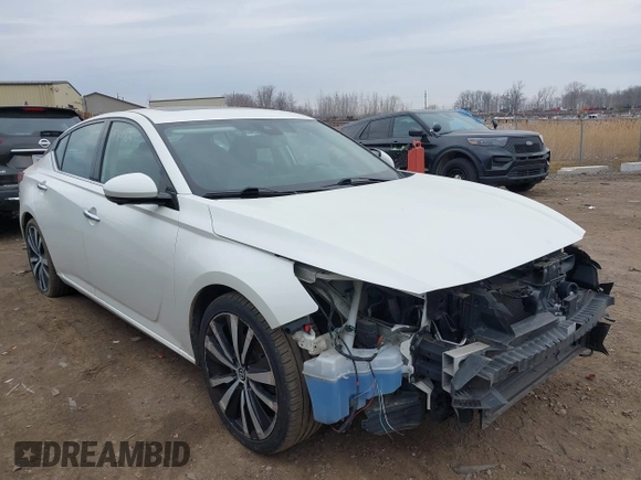 2019 Nissan Altima 2.5 Platinum with VIN 1N4BL4FV9KC112037, listed as a IAAI auction lot 41912037 with 88,484 mi miles. Bid and sale history available at carsss.com. Image 1.