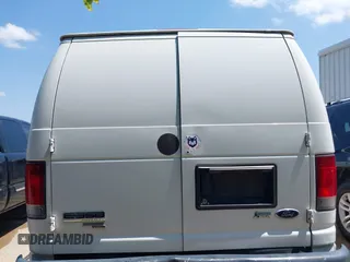 2013 Ford Econoline Cargo Commercial z VIN 1FTSS3EL6DDA11915, wystawiony jako IAAI lot #42404089 z przebiegiem 332 717 mil mil oraz . Historia ofert i sprzedaży dostępna na DreamBid. Obrazek 16.