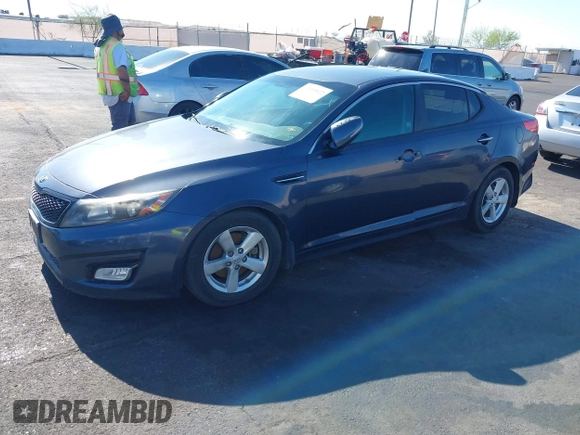 2015 Kia Optima LX z VIN KNAGM4A73F5605256, wystawiony jako IAAI lot #42459022 z przebiegiem 180 233 mil mil oraz . Historia ofert i sprzedaży dostępna na DreamBid. Obrazek 2.