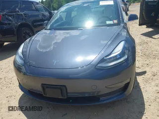 2020 Tesla Model 3 Long Range z VIN 5YJ3E1EB9LF667993, wystawiony jako IAAI lot #41990917 z przebiegiem 58 269 mil mil oraz . Historia ofert i sprzedaży dostępna na DreamBid. Obrazek 12.