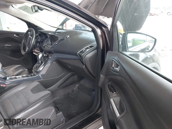 2013 Ford Escape Titanium z VIN 1FMCU0J95DUD22433, wystawiony jako IAAI lot #42495946 z przebiegiem 219 449 mil mil oraz . Historia ofert i sprzedaży dostępna na DreamBid. Obrazek 5.
