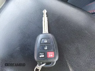 2015 Toyota Camry XLE z VIN 4T1BF1FK7FU880178, wystawiony jako IAAI lot #42537785 z przebiegiem 109 720 mil mil oraz . Historia ofert i sprzedaży dostępna na DreamBid. Obrazek 11.