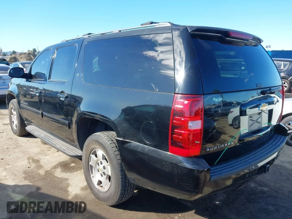 2014 Chevrolet Suburban LT with VIN 1GNSCJE08ER240230, listed as a IAAI auction lot 41702593 with 140,190 mi miles. Bid and sale history available at carsss.com. Image 3.