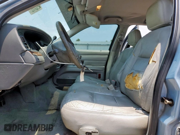 2004 Ford Crown Victoria LX z VIN 2FAFP74W54X184815, wystawiony jako Copart lot #57280725 z przebiegiem 294 513 mil mil oraz Szkoda całkowita • Salvage title. Historia ofert i sprzedaży dostępna na DreamBid. Obrazek 7.