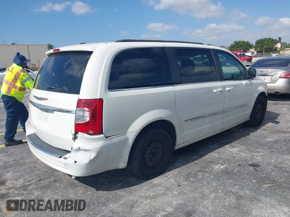 2012 Chrysler Town & Country Touring with VIN 2C4RC1BG9CR251902, listed as a IAAI auction lot 42165738 with 147,218 mi miles. Bid and sale history available at carsss.com. Image 4.