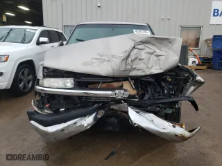 2000 Chevrolet Silverado 1500 LS with VIN 2GCEC19T1Y1204483, listed as a Copart auction lot 43361205 with 188,360 mi miles and Salvage Title. Bid and sale history available at carsss.com. Image 5.