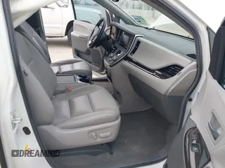 2018 Toyota Sienna XLE Auto Access Seat with VIN 5TDYZ3DC5JS938542, listed as a IAAI auction lot 41569381 with 41,691 mi miles. Bid and sale history available at carsss.com. Image 5.