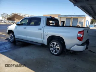 2021 Toyota Tundra Platinum z VIN 5TFAY5F14MX963197, wystawiony jako Copart lot #56002725 z przebiegiem 84 941 mil mil oraz Szkoda całkowita • Salvage title. Historia ofert i sprzedaży dostępna na DreamBid. Obrazek 2.