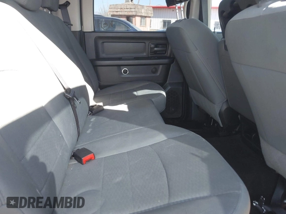 2015 Ram 1500 Express z VIN 1C6RR6KT1FS517948, wystawiony jako IAAI lot #41355978 z przebiegiem 94 784 mil mil oraz . Historia ofert i sprzedaży dostępna na DreamBid. Obrazek 8.