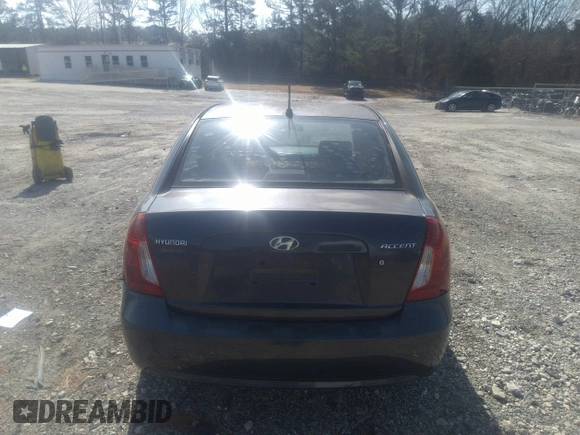 2006 Hyundai Accent GLS z VIN KMHCN46C66U027692, wystawiony jako IAAI lot #41796140 z przebiegiem 233 488 mil mil oraz . Historia ofert i sprzedaży dostępna na DreamBid. Obrazek 16.
