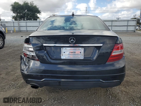 2014 Mercedes-Benz C 250 Sport z VIN WDDGF4HB1EA933844, wystawiony jako Copart lot #56911155 z przebiegiem 228 015 mil mil oraz Szkoda całkowita • Salvage title. Historia ofert i sprzedaży dostępna na DreamBid. Obrazek 6.