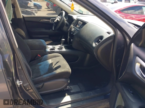 2014 Nissan Pathfinder SV with VIN 5N1AR2MN3EC673409, listed as a IAAI auction lot 42061982 with 136,611 mi miles. Bid and sale history available at carsss.com. Image 5.