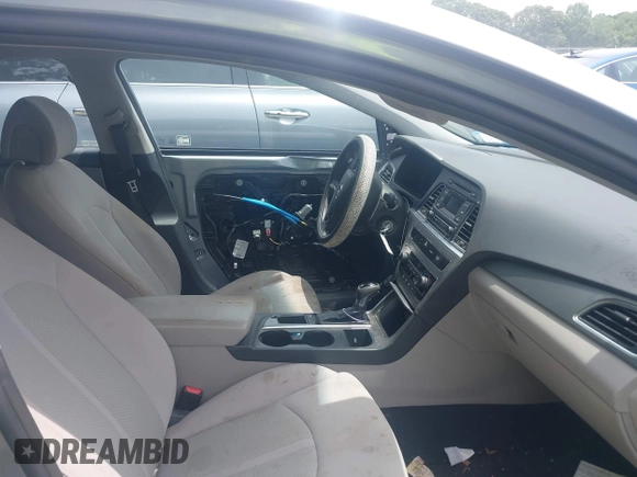 2015 Hyundai Sonata SE z VIN 5NPE24AF2FH124728, wystawiony jako IAAI lot #42453276 z przebiegiem 244 883 mil mil oraz . Historia ofert i sprzedaży dostępna na DreamBid. Obrazek 5.