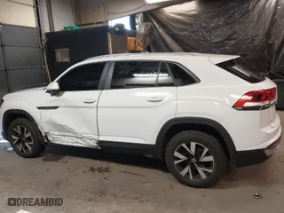 2020 Volkswagen Atlas Cross Sport 2.0T SE with VIN 1V24C2CA7LC207432, listed as a IAAI auction lot 41171766 with 61,057 mi miles. Bid and sale history available at carsss.com. Image 14.
