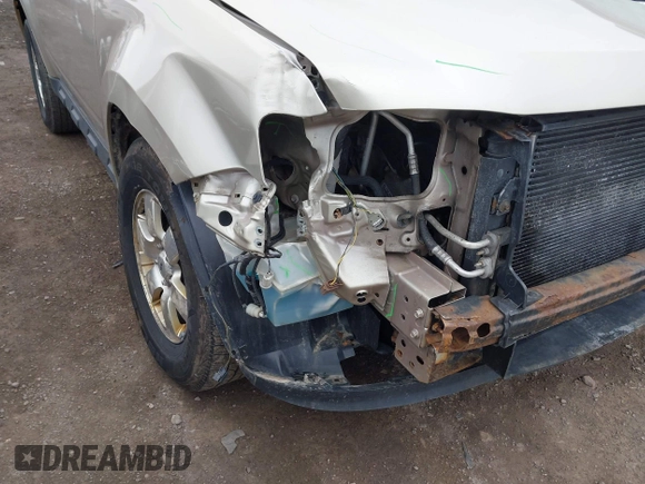 2012 Ford Escape Limited with VIN 1FMCU0EG7CKC15211, listed as a IAAI auction lot 41893797 with 95,561 mi miles. Bid and sale history available at carsss.com. Image 6.