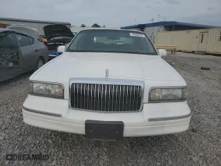 1997 Lincoln Town Car Signature with VIN 1LNLM82W2VY697709, listed as a Copart auction lot 70506934 with 200,288 mi miles and Salvage Title. Bid and sale history available at carsss.com. Image 5.