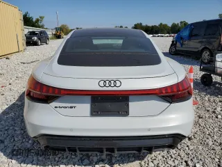 2023 Audi e-tron GT Premium Plus z VIN WAUCJBFW0P7000208, wystawiony jako Copart lot #68644653 z przebiegiem 2442 mil mil oraz Szkody całkowita. Historia ofert i sprzedaży dostępna na DreamBid. Obrazek 6.