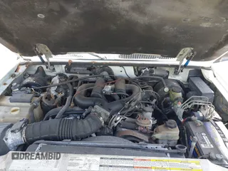 1998 Ford Explorer XLT z VIN 1FMZU32E1WUC16667, wystawiony jako IAAI lot #41935780 z przebiegiem 133 809 mil mil oraz . Historia ofert i sprzedaży dostępna na DreamBid. Obrazek 10.