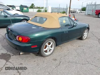 1999 Mazda MX-5 Miata z VIN JM1NB3531X0102955, wystawiony jako IAAI lot #42223214 z przebiegiem Nie podano mil oraz . Historia ofert i sprzedaży dostępna na DreamBid. Obrazek 4.