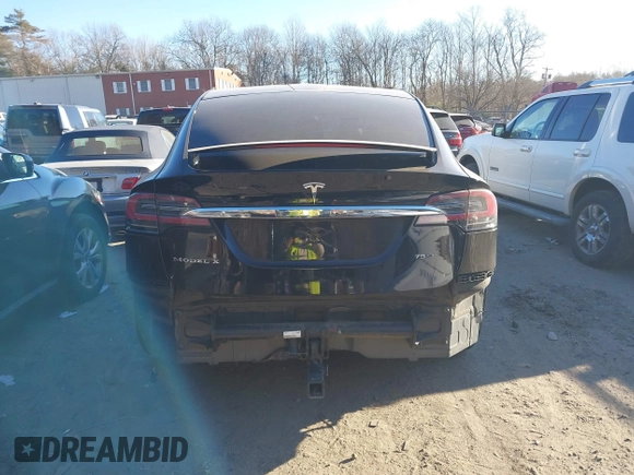 2016 Tesla Model X 70D z VIN 5YJXCAE21GF008724, wystawiony jako IAAI lot #41254897 z przebiegiem 56 140 mil mil oraz . Historia ofert i sprzedaży dostępna na DreamBid. Obrazek 16.