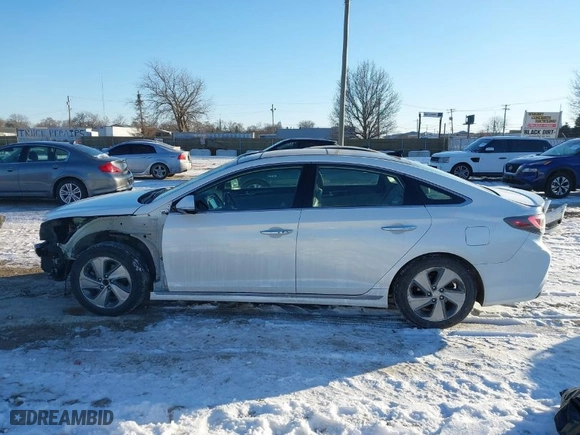 2016 Hyundai Sonata Hybrid Limited with VIN KMHE34L19GA020739, listed as a IAAI auction lot 41649497 with 217,744 mi miles. Bid and sale history available at carsss.com. Image 15.