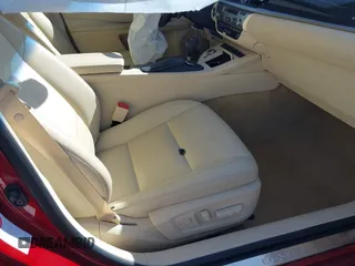 2013 Lexus ES 4dr Sdn with VIN JTHBK1GG1D2076184, listed as a IAAI auction lot 41680578 with 46,822 mi miles. Bid and sale history available at carsss.com. Image 5.