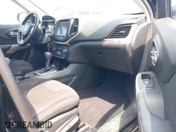 2017 Jeep Cherokee Latitude with VIN 1C4PJMCS7HD219932, listed as a IAAI auction lot 40131246 with 97,795 mi miles and . Bid and sale history available at DreamBid. Image 5.