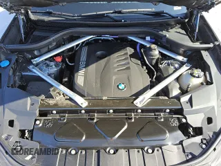 2025 BMW X6 xDrive40i z VIN 5UX33EX02S9W99295, wystawiony jako Copart lot #56997185 z przebiegiem 31 308 mil mil oraz Tytuł czysty. Historia ofert i sprzedaży dostępna na DreamBid. Obrazek 11.