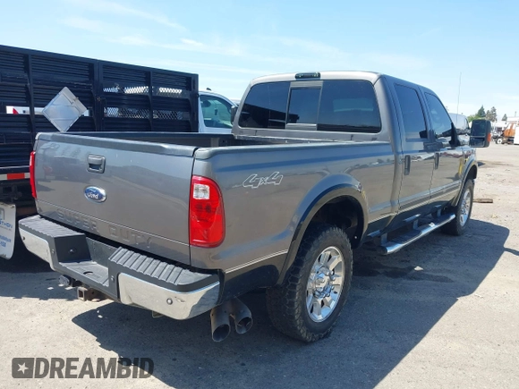 2008 Ford Super Duty F-250 SRW XL with VIN 1FTSW21R08EB98044, listed as a IAAI auction lot 42002642 with 197,393 mi miles. Bid and sale history available at carsss.com. Image 4.