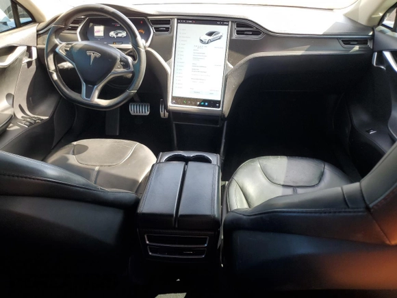 2013 Tesla Model S Performance z VIN 5YJSA1DP1DFP20689, wystawiony jako Copart lot #56869305 z przebiegiem Nie podano mil oraz Szkoda całkowita • Salvage title. Historia ofert i sprzedaży dostępna na DreamBid. Obrazek 8.