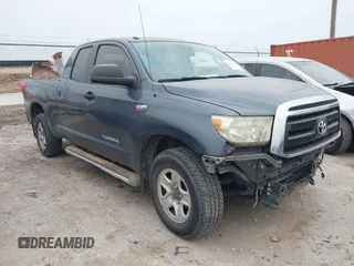 2010 Toyota Tundra z VIN 5TFUW5F10AX137509, wystawiony jako IAAI lot #42061138 z przebiegiem 139 128 mil mil oraz . Historia ofert i sprzedaży dostępna na DreamBid. Obrazek 1.