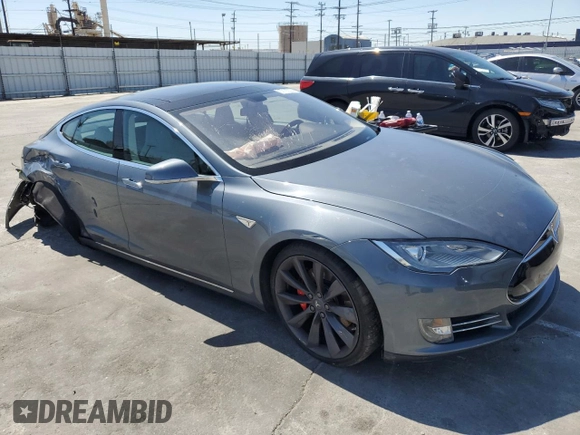 2013 Tesla Model S Performance с VIN 5YJSA1CP1DFP26946, выставлен на аукционе Copart как лот 50133094 с пробегом 80 045 миль миль и Списание • Salvage title. История ставок и продаж доступна на DreamBid. Изображение 4.