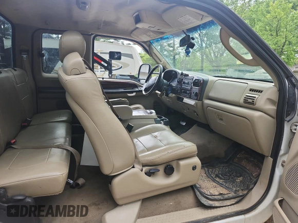 2006 Ford F-350 XL with VIN 1FTWX31P26EC18343, listed as a Copart auction lot 55652265 with 303,085 mi miles and Clean Title. Bid and sale history available at DreamBid. Image 5.