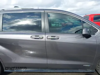 2021 Toyota Sienna Limited with VIN 5TDZRKEC3MS013002, listed as a IAAI auction lot 41068348 with 64,039 mi miles. Bid and sale history available at carsss.com. Image 14.