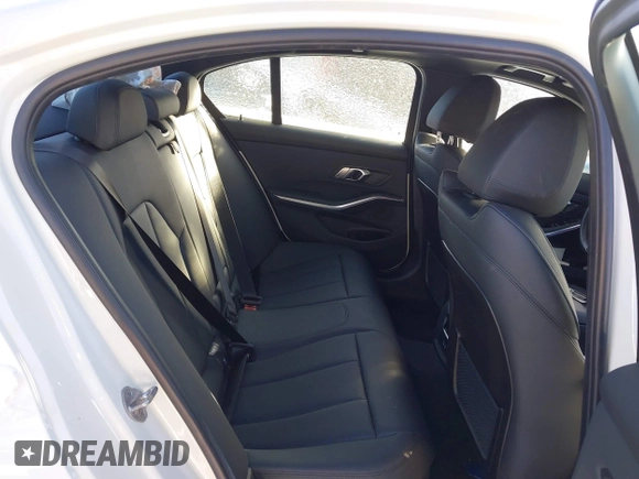 2021 BMW 3 Series 330i xDrive z VIN 3MW5R7J06M8C14597, wystawiony jako IAAI lot #41581041 z przebiegiem 8 776 mil mil oraz . Historia ofert i sprzedaży dostępna na DreamBid. Obrazek 8.