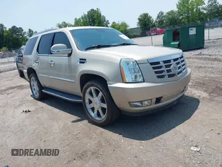 2011 Cadillac Escalade Luxury z VIN 1GYS3BEFXBR161876, wystawiony jako IAAI lot #42386404 z przebiegiem 114 088 mil mil oraz . Historia ofert i sprzedaży dostępna na DreamBid. Obrazek 1.