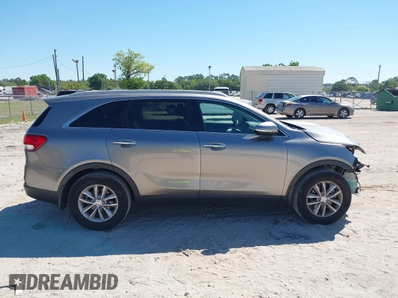 2017 Kia Sorento LX with VIN 5XYPG4A35HG189017, listed as a IAAI auction lot 41829860 with 116,810 mi miles. Bid and sale history available at carsss.com. Image 13.