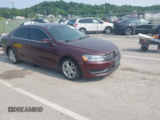 2014 Volkswagen Passat SE z VIN 1VWBN7A34EC021285, wystawiony jako IAAI lot #42471198 z przebiegiem 120 805 mil mil oraz . Historia ofert i sprzedaży dostępna na DreamBid. Obrazek 1.