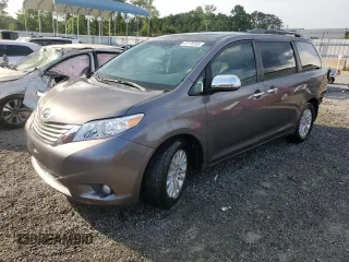 2013 Toyota Sienna XLE AAS z VIN 5TDYK3DCXDS297896, wystawiony jako Copart lot #57778165 z przebiegiem 239 360 mil mil oraz Szkoda całkowita • Salvage title. Historia ofert i sprzedaży dostępna na DreamBid. Obrazek 1.