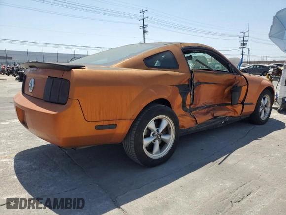 2007 Ford Mustang Deluxe z VIN 1ZVHT80N275227754, wystawiony jako Copart lot #58585035 z przebiegiem 160 466 mil mil oraz Nie do naprawy • Non repairable. Historia ofert i sprzedaży dostępna na DreamBid. Obrazek 3.