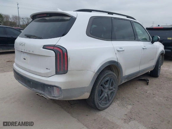 2024 Kia Telluride SX Prestige X-Pro with VIN 5XYP5DGCXRG490882, listed as a IAAI auction lot 41634304 with 30,476 mi miles. Bid and sale history available at carsss.com. Image 4.